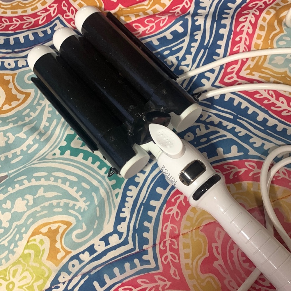 Bondi boost hair crimper/beach waver. Like new- I have 2-only need one.
